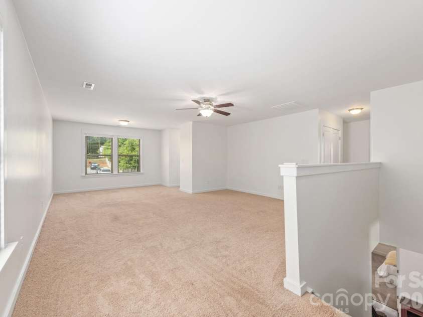 10020 Michael Crossing Drive, Charlotte, NC 28213.  MLS# CAR4375243, YatesRealty ID 22202. 
