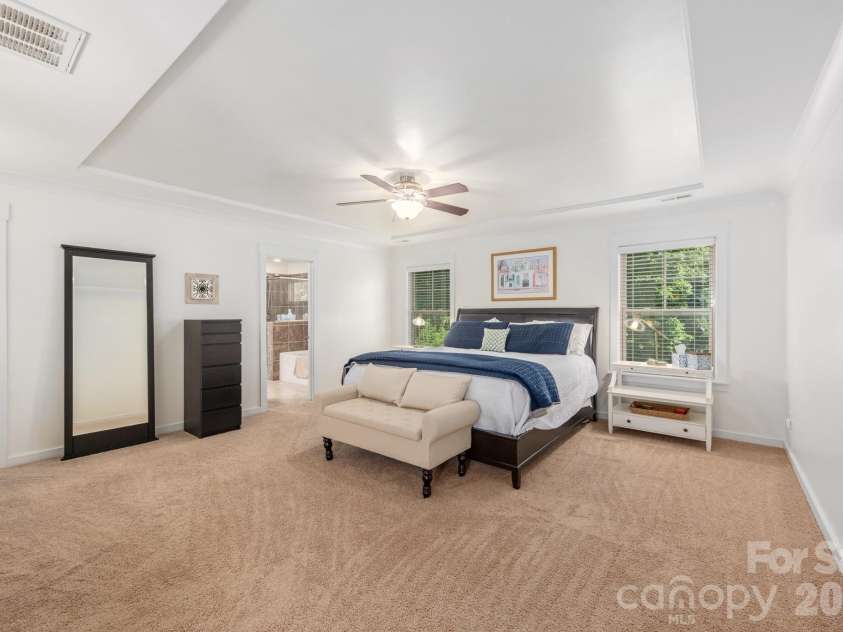 10020 Michael Crossing Drive, Charlotte, NC 28213.  MLS# CAR4375243, YatesRealty ID 22202. 