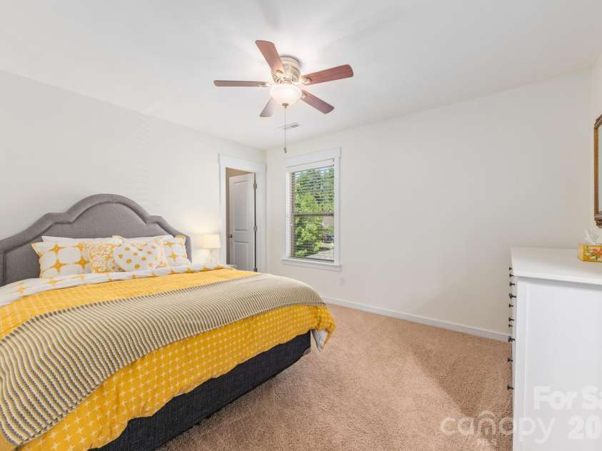 10020 Michael Crossing Drive, Charlotte, NC 28213.  MLS# CAR4375243, YatesRealty ID 22202. 