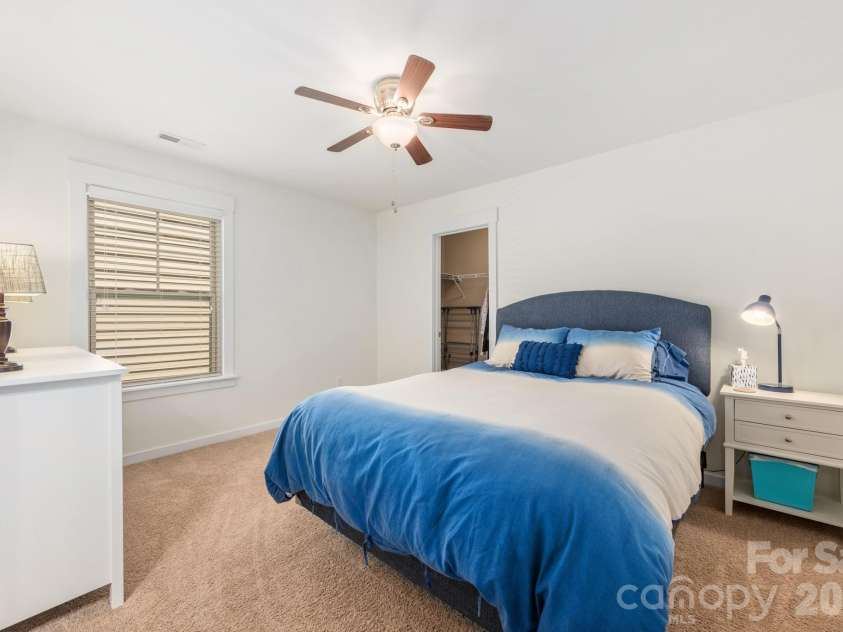 10020 Michael Crossing Drive, Charlotte, NC 28213.  MLS# CAR4375243, YatesRealty ID 22202. 