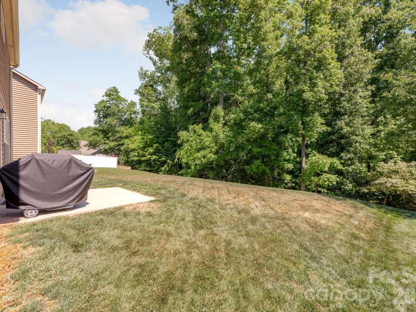 10020 Michael Crossing Drive, Charlotte, NC 28213.  MLS# CAR4375243, YatesRealty ID 22202. 