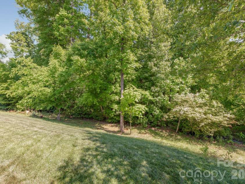 10020 Michael Crossing Drive, Charlotte, NC 28213.  MLS# CAR4375243, YatesRealty ID 22202. 