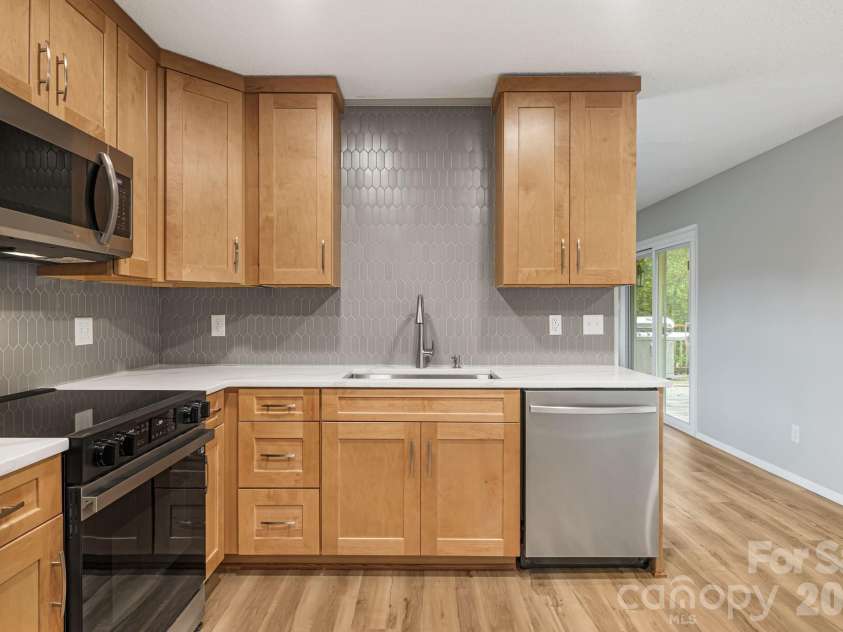 1007 Dula Road, Spruce Pine, NC 28777.  MLS# CAR4307434, YatesRealty ID 22203. 