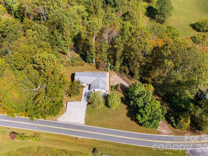 1007 Dula Road, Spruce Pine, NC 28777.  MLS# CAR4307434, YatesRealty ID 22203. 