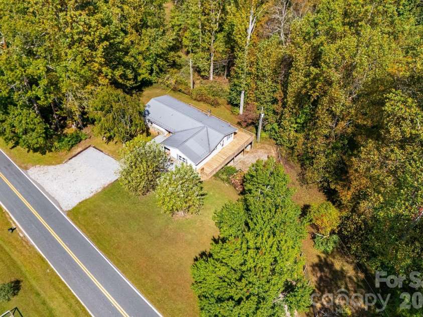 1007 Dula Road, Spruce Pine, NC 28777.  MLS# CAR4307434, YatesRealty ID 22203. 