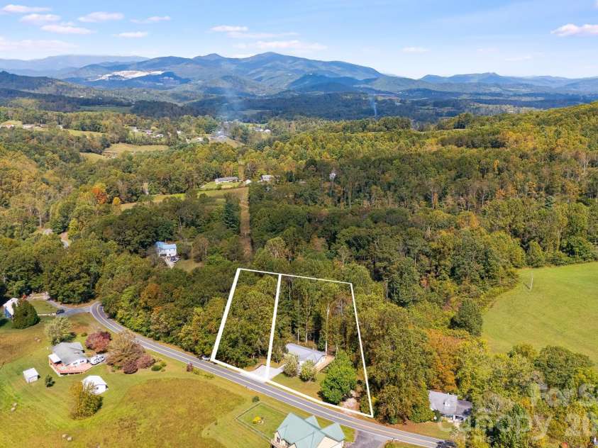 1007 Dula Road, Spruce Pine, NC 28777.  MLS# CAR4307434, YatesRealty ID 22203. 