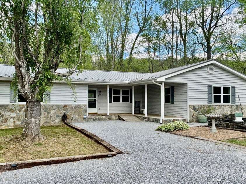 1007 Dula Road, Spruce Pine, NC 28777.  MLS# CAR4307434, YatesRealty ID 22203. 