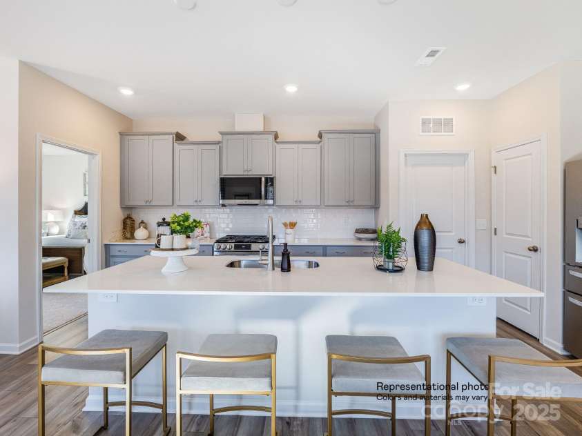 1016 Lookout Shoals Drive, Fort Mill, SC 29715.  MLS# CAR4275317, YatesRealty ID 22204. Kitchen