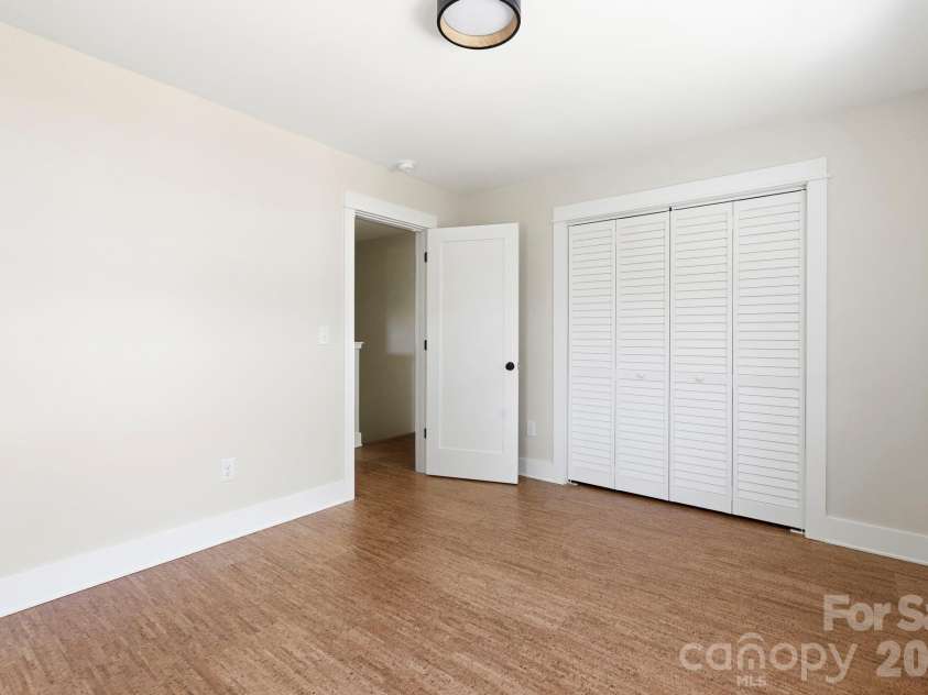 23 Fireside Drive, Asheville, NC 28806.  MLS# CAR4318577, YatesRealty ID 22204. 