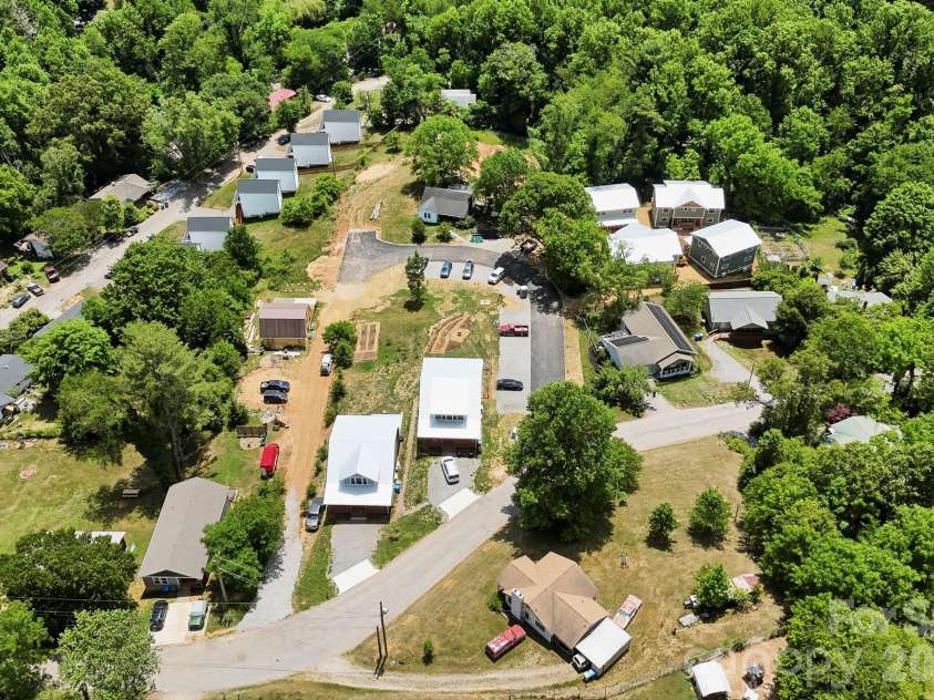 13 Fireside Drive, Asheville, NC 28806.  MLS# CAR4319329, YatesRealty ID 22205. 