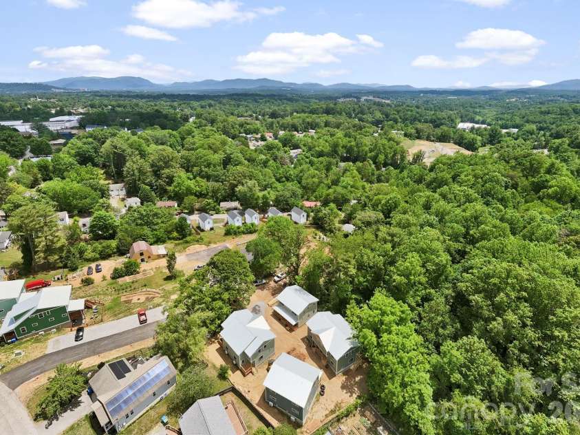 13 Fireside Drive, Asheville, NC 28806.  MLS# CAR4319329, YatesRealty ID 22205. 