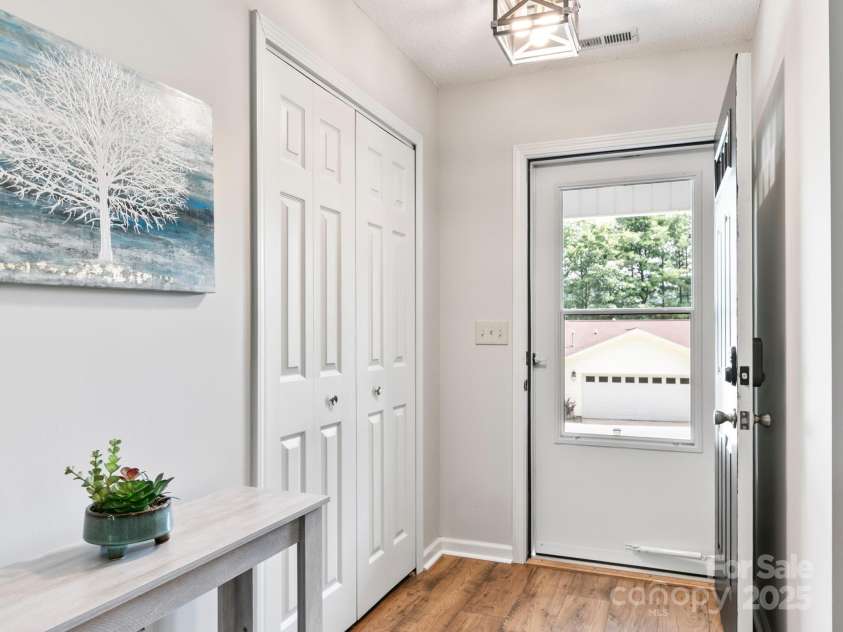 670 New Village Drive, Hendersonville, NC 28791.  MLS# CAR4272117, YatesRealty ID 22206. Bright entry foyer