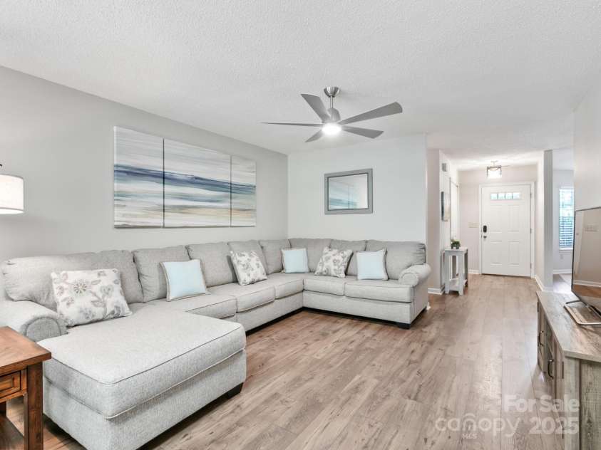 670 New Village Drive, Hendersonville, NC 28791.  MLS# CAR4272117, YatesRealty ID 22206. Large living room