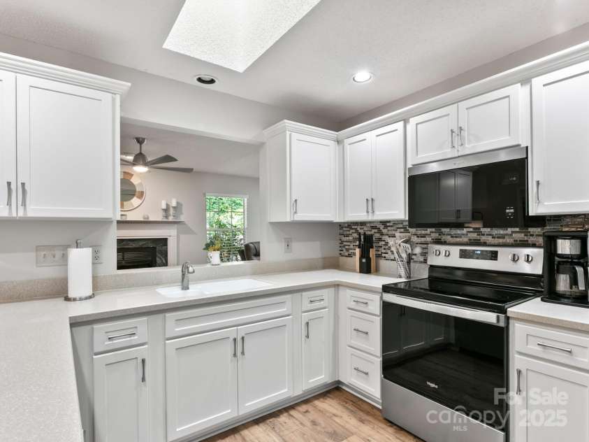 670 New Village Drive, Hendersonville, NC 28791.  MLS# CAR4272117, YatesRealty ID 22206. Newer cabinets/appliances