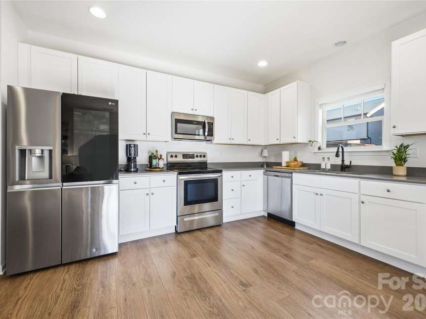 600 Cardwell Lane, Fletcher, NC 28732.  MLS# CAR4333733, YatesRealty ID 22207. 