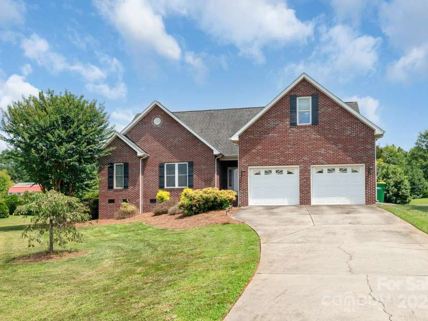 773 Hathcock Glen Drive, Oakboro, NC 28129.  MLS# CAR4275326, YatesRealty ID 22207. 