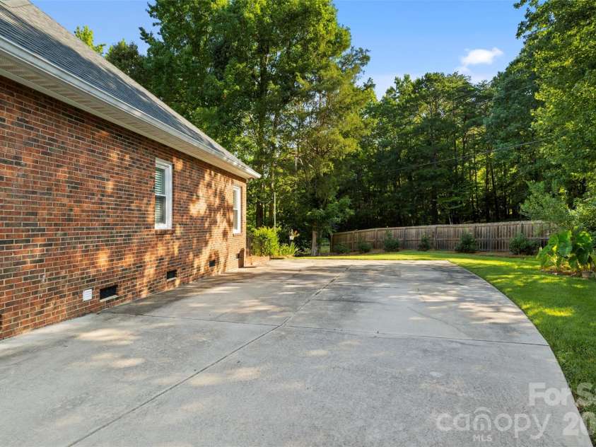 1035 South Bank Drive, Rock Hill, SC 29732.  MLS# CAR4337767, YatesRealty ID 22208. 