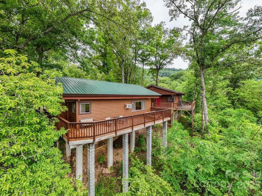 307 Blue Ridge Parkway, Bryson City, NC 28713.  MLS# CAR4275021, YatesRealty ID 22208. 