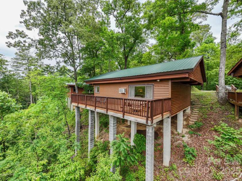 307 Blue Ridge Parkway, Bryson City, NC 28713.  MLS# CAR4275021, YatesRealty ID 22208. 