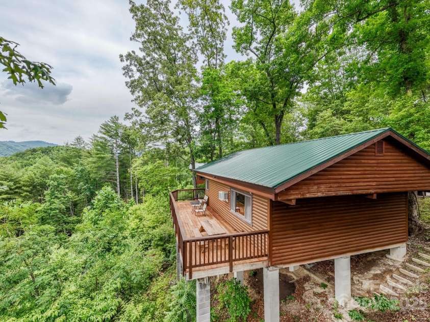 307 Blue Ridge Parkway, Bryson City, NC 28713.  MLS# CAR4275021, YatesRealty ID 22208. 
