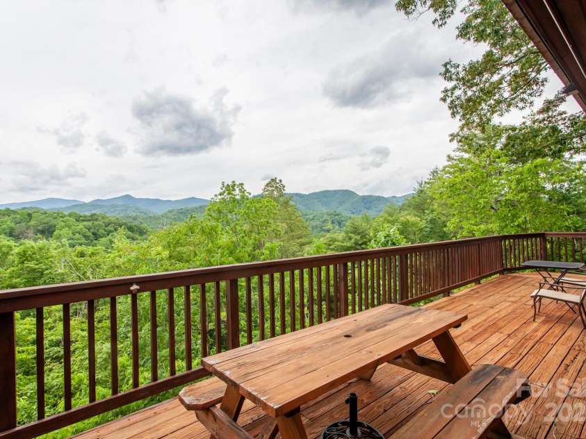 307 Blue Ridge Parkway, Bryson City, NC 28713.  MLS# CAR4275021, YatesRealty ID 22208. 