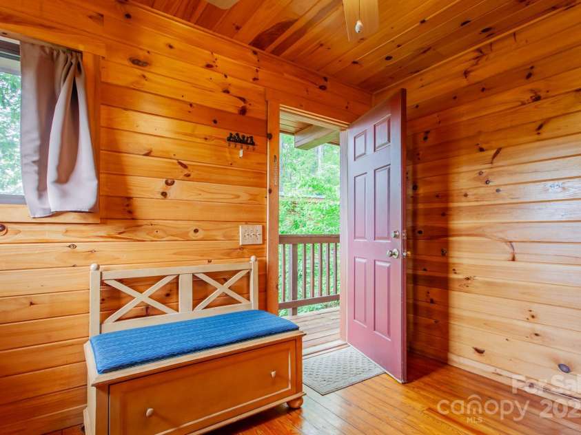 307 Blue Ridge Parkway, Bryson City, NC 28713.  MLS# CAR4275021, YatesRealty ID 22208. 