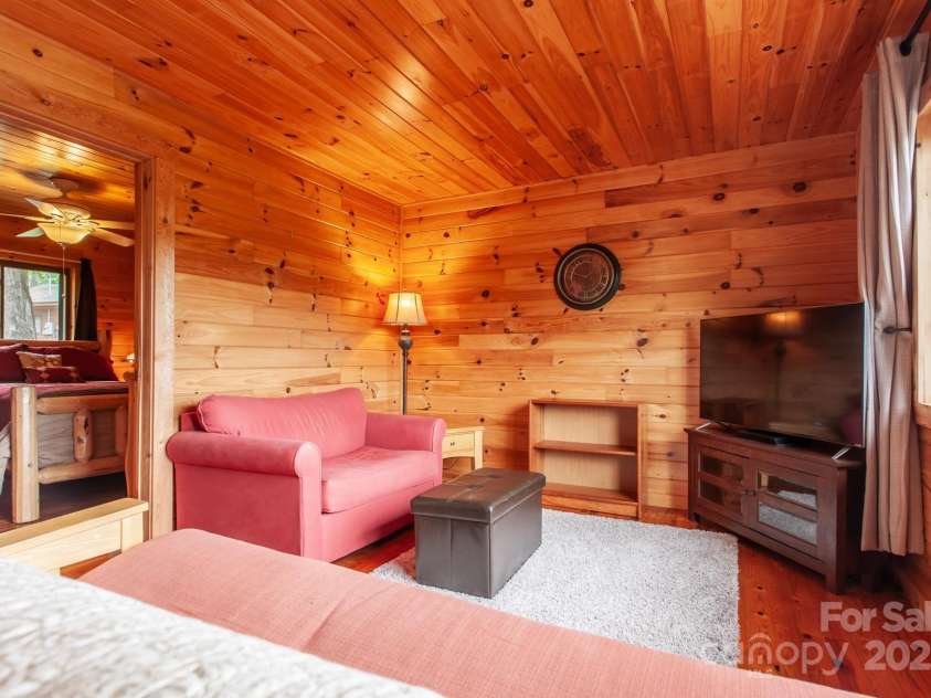 307 Blue Ridge Parkway, Bryson City, NC 28713.  MLS# CAR4275021, YatesRealty ID 22208. 