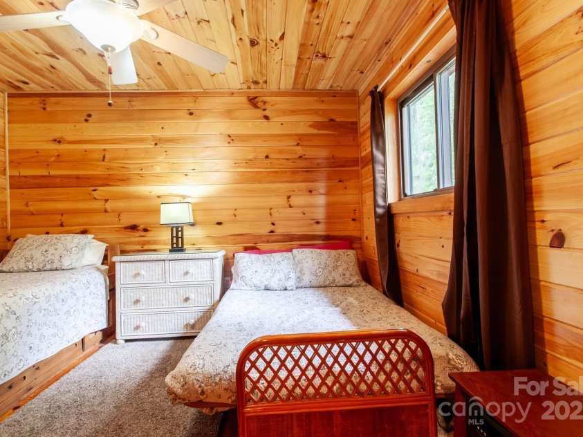 307 Blue Ridge Parkway, Bryson City, NC 28713.  MLS# CAR4275021, YatesRealty ID 22208. 