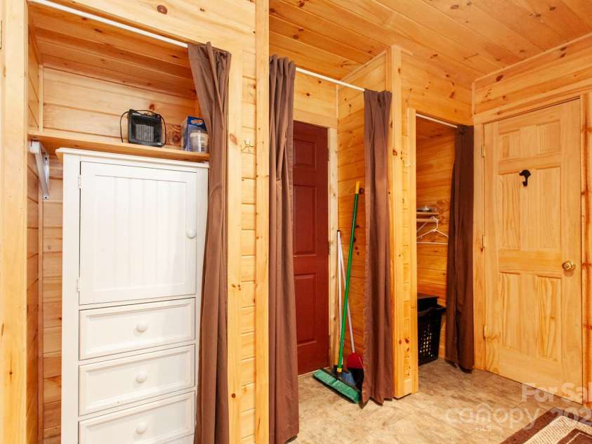 307 Blue Ridge Parkway, Bryson City, NC 28713.  MLS# CAR4275021, YatesRealty ID 22208. 