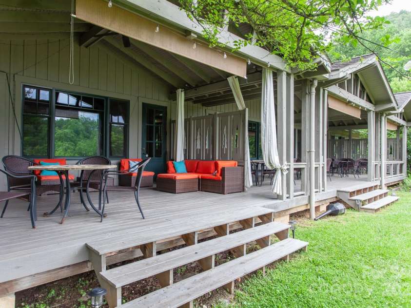 307 Blue Ridge Parkway, Bryson City, NC 28713.  MLS# CAR4275021, YatesRealty ID 22208. 