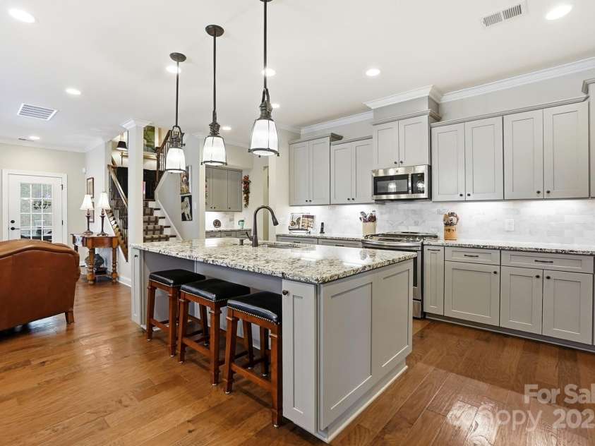 4069 Henshaw Road, Waxhaw, NC 28173.  MLS# CAR4323046, YatesRealty ID 2221. Fantastic kitchen with lots of cabinets, soft pull drawers, granite & 5 burner stove.