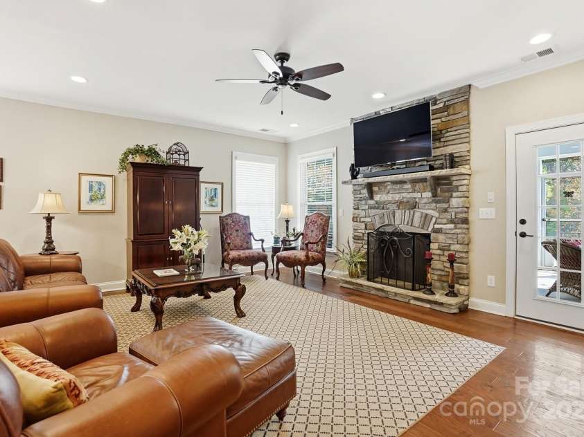 4069 Henshaw Road, Waxhaw, NC 28173.  MLS# CAR4323046, YatesRealty ID 2221. Spacious great room.