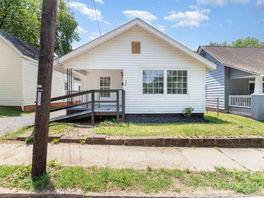 105 McGill Avenue, Concord, NC 28025.  MLS# CAR4275032, YatesRealty ID 22210. 