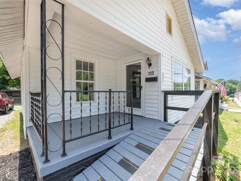 105 McGill Avenue, Concord, NC 28025.  MLS# CAR4275032, YatesRealty ID 22210. 