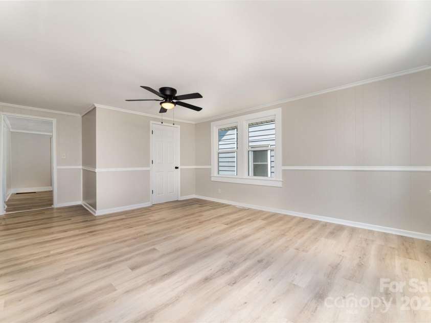 105 McGill Avenue, Concord, NC 28025.  MLS# CAR4275032, YatesRealty ID 22210. 