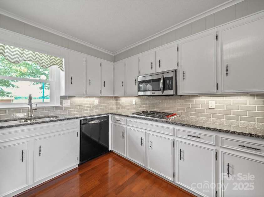 1904 Old Peachland Road, Marshville, NC 28103.  MLS# CAR4275124, YatesRealty ID 22211. Granite countertops