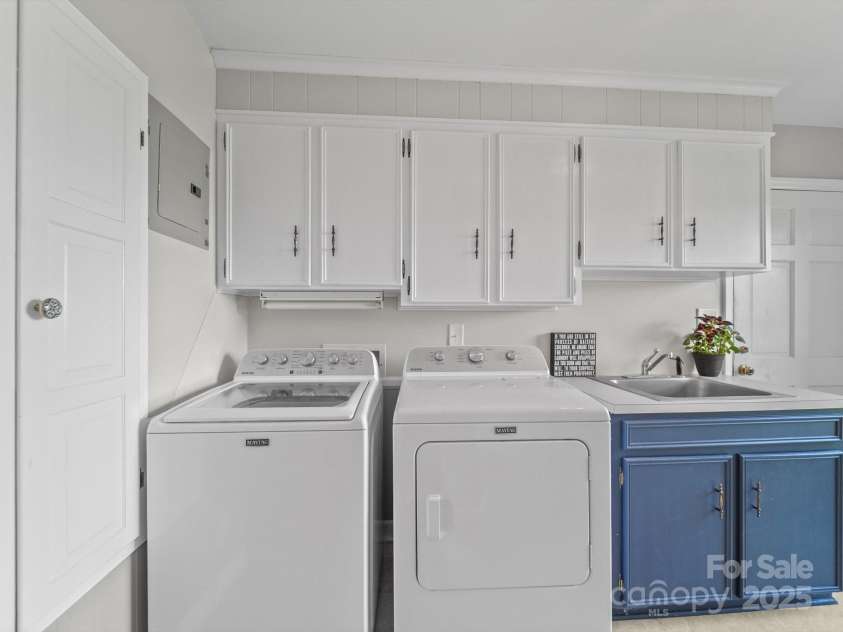 1904 Old Peachland Road, Marshville, NC 28103.  MLS# CAR4275124, YatesRealty ID 22211. You will love having a large laundry room!