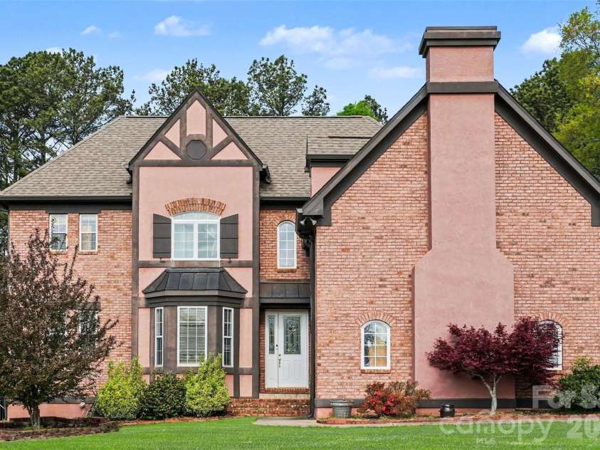 14515 Davis Trace Drive, Mint Hill, NC 28227.  MLS# CAR4364908, YatesRealty ID 22212. 