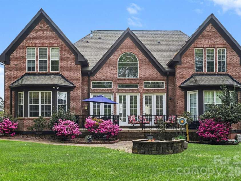 14515 Davis Trace Drive, Mint Hill, NC 28227.  MLS# CAR4364908, YatesRealty ID 22212. 