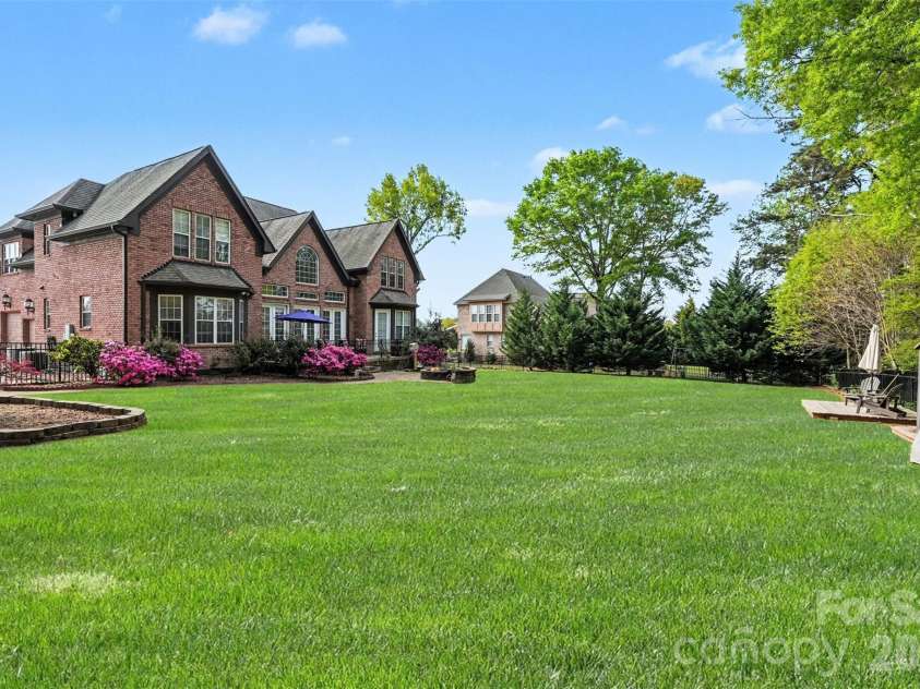 14515 Davis Trace Drive, Mint Hill, NC 28227.  MLS# CAR4364908, YatesRealty ID 22212. 