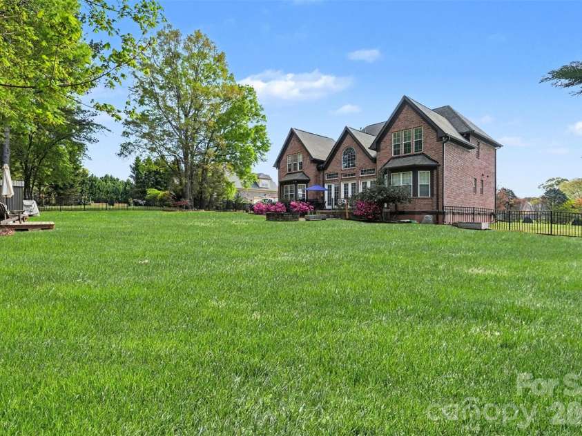14515 Davis Trace Drive, Mint Hill, NC 28227.  MLS# CAR4364908, YatesRealty ID 22212. 