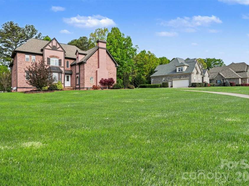 14515 Davis Trace Drive, Mint Hill, NC 28227.  MLS# CAR4364908, YatesRealty ID 22212. 