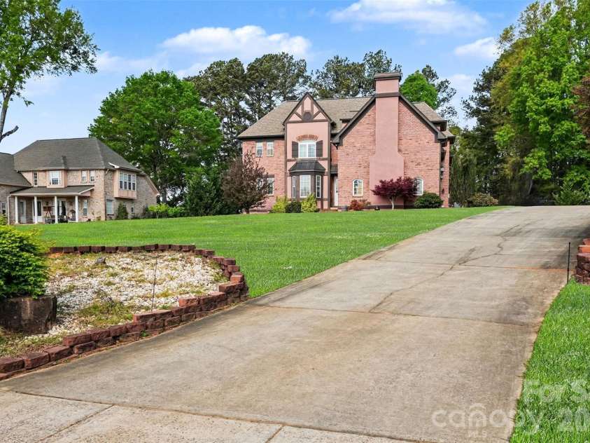 14515 Davis Trace Drive, Mint Hill, NC 28227.  MLS# CAR4364908, YatesRealty ID 22212. 