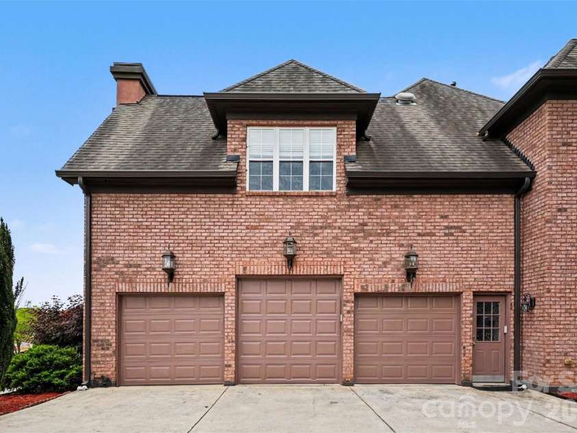14515 Davis Trace Drive, Mint Hill, NC 28227.  MLS# CAR4364908, YatesRealty ID 22212. 