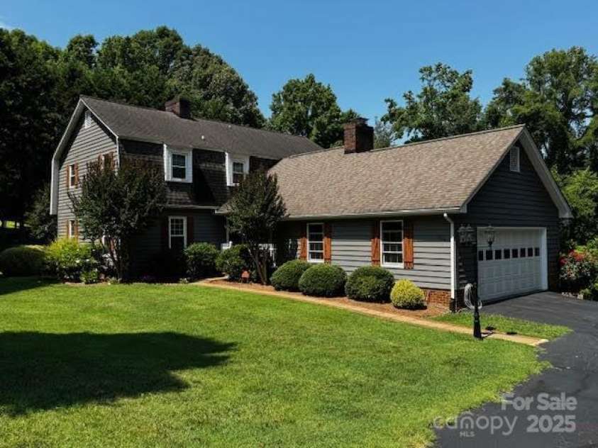 204 Brentwood Drive, Maiden, NC 28650.  MLS# CAR4274805, YatesRealty ID 22212. 