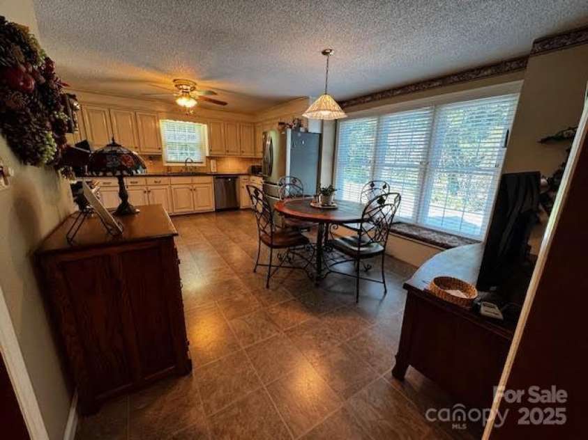 204 Brentwood Drive, Maiden, NC 28650.  MLS# CAR4274805, YatesRealty ID 22212. 