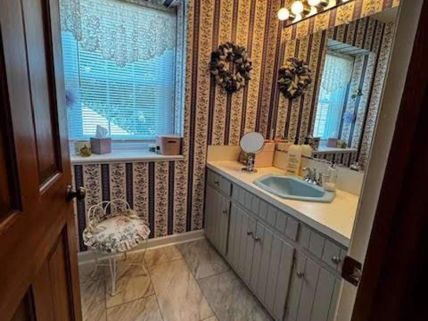 204 Brentwood Drive, Maiden, NC 28650.  MLS# CAR4274805, YatesRealty ID 22212. 