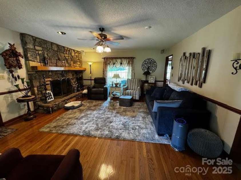 204 Brentwood Drive, Maiden, NC 28650.  MLS# CAR4274805, YatesRealty ID 22212. Den