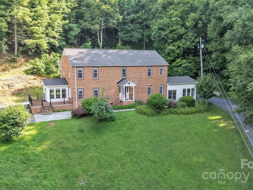 317 Dillard Drive, Jefferson, NC 28640.  MLS# CAR4275384, YatesRealty ID 22213. 