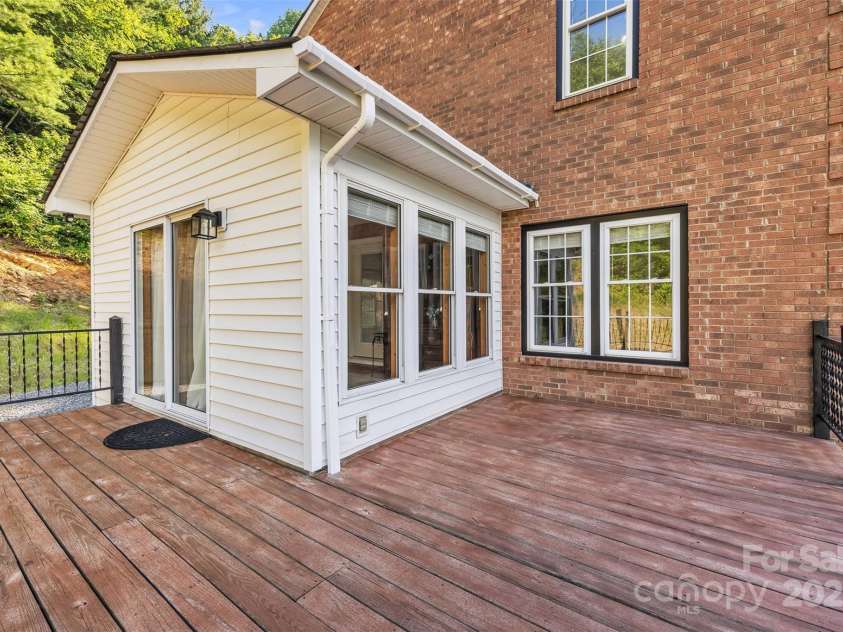 317 Dillard Drive, Jefferson, NC 28640.  MLS# CAR4275384, YatesRealty ID 22213. 